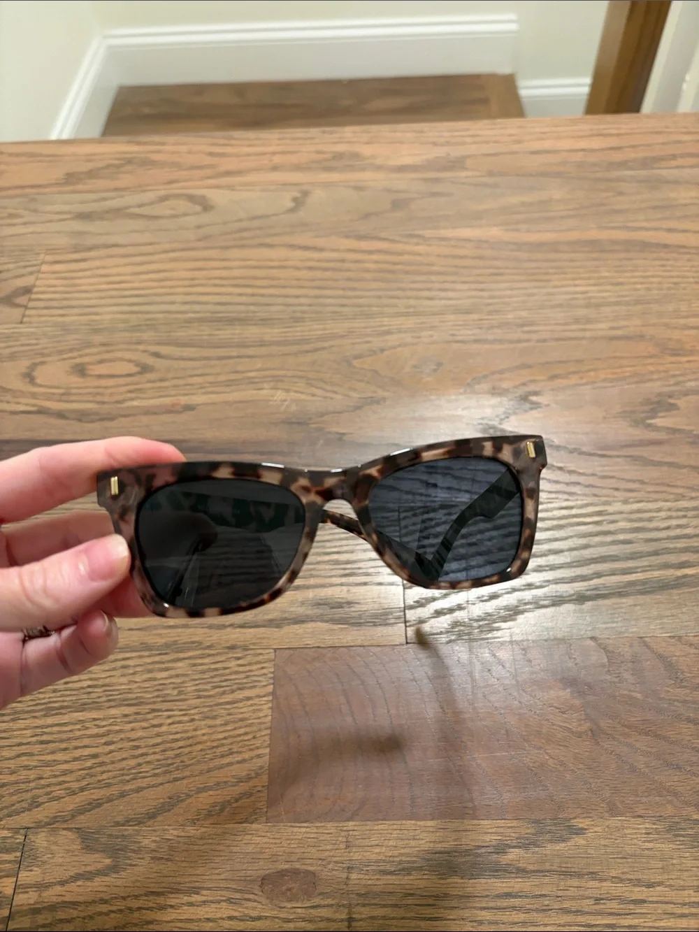 Aire Tortoiseshell Square Sunglasses - Black Lenses EUC